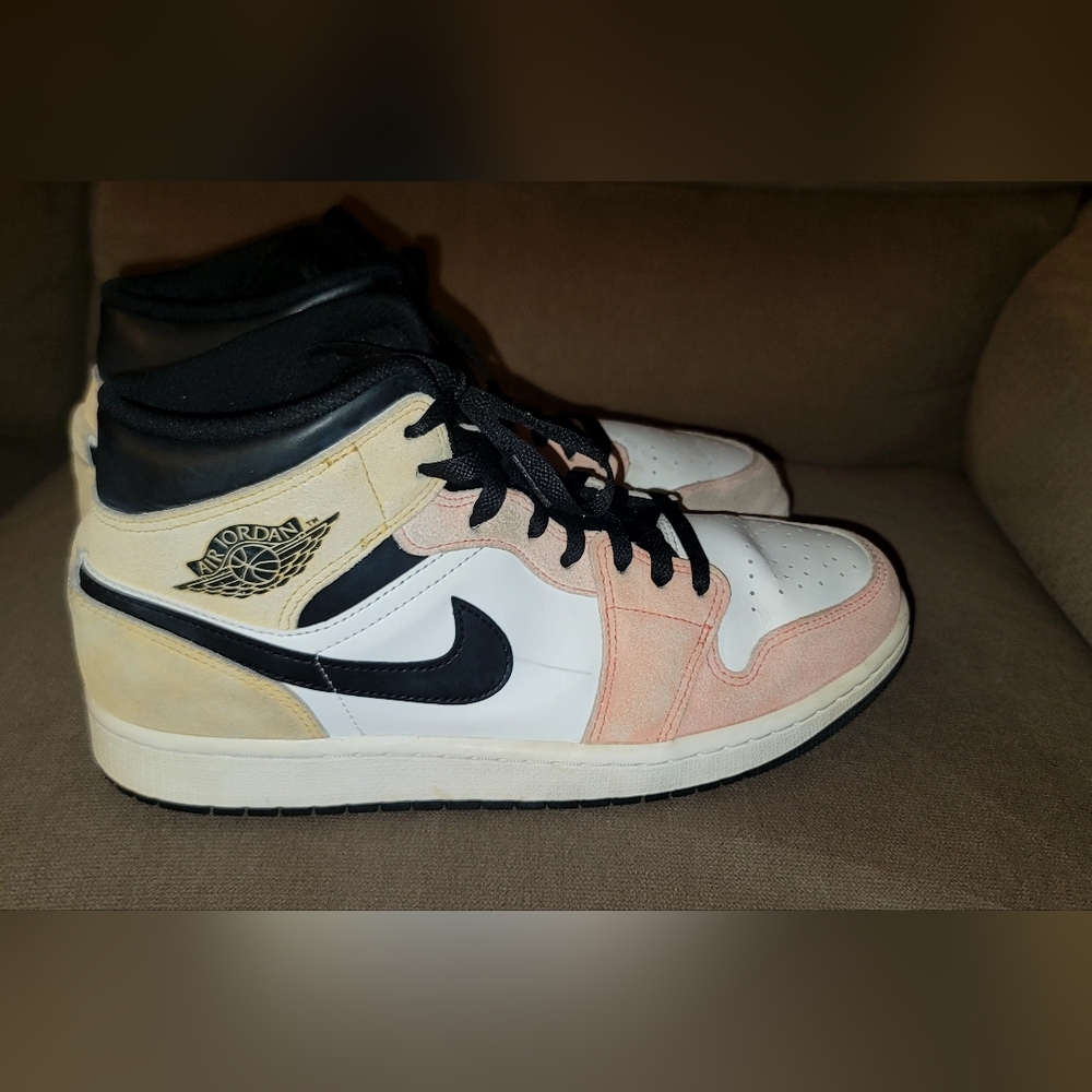 Nike Air Jordan 1 Mid SE "Flight Club" sneaker in the Magic Ember/Sundial 9.5men